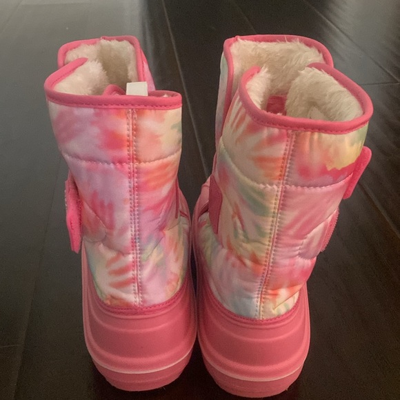 Girls snow pants and boots! - Picture 2 of 3